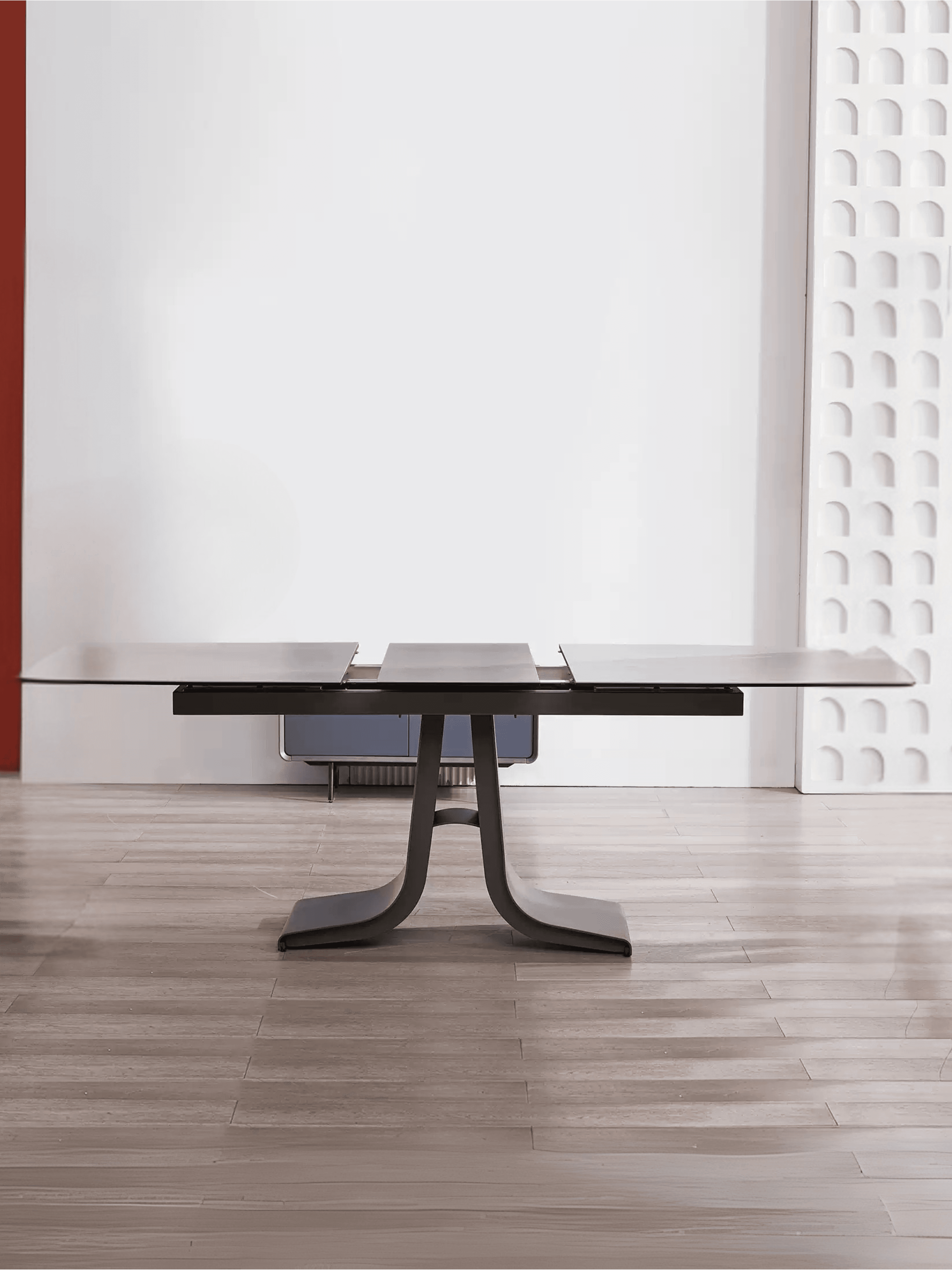 Mira Extendable Table